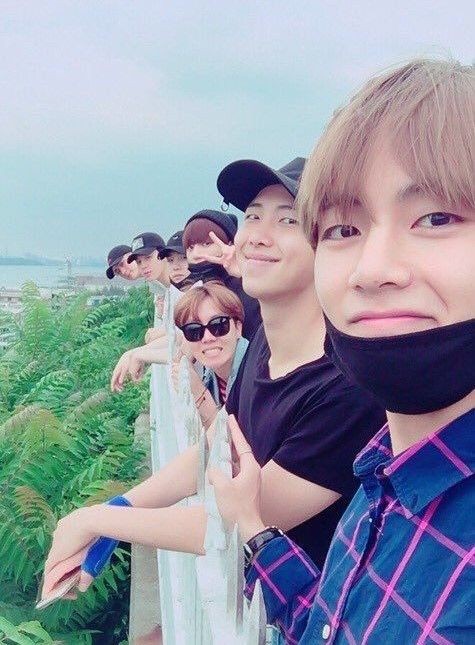 bunbunashy's tweet photo. @tannieslovr_ HAPPY ANNIVERSARY BTS
#BTS11thAnniversary #BangtanTurns11
#11YearsWithBTS #11YearsOfAPOBANGPO
#ElevenYearsAndCounting #SeeYouNextYear https://t.co/3yG9l52D3d
