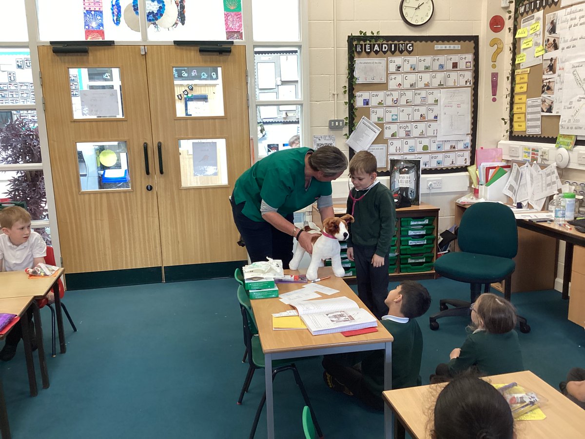GatesRobins's tweet photo. We were lucky to have the opportunity to listen about the day in the life of a vet. We asked lots of questions and looked at different X- rays. #TheGates #Aspirationweek https://t.co/jdKAChLgNE