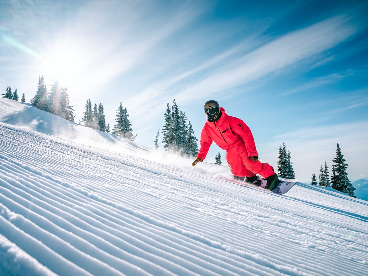 LET'S CHAT TERRAIN!
❄️ 3121- Skiable Acres
❄️ 75 Runs- 12% Green | 43% Intermediate | 45% Advanced
❄️ 15.2KM- Longest Run | The Last Spike
❄️ 4 Bowls- South Bowl | North Bowl | Powder Assault | Greely Bowl
 #winterwednesday #revelstoked