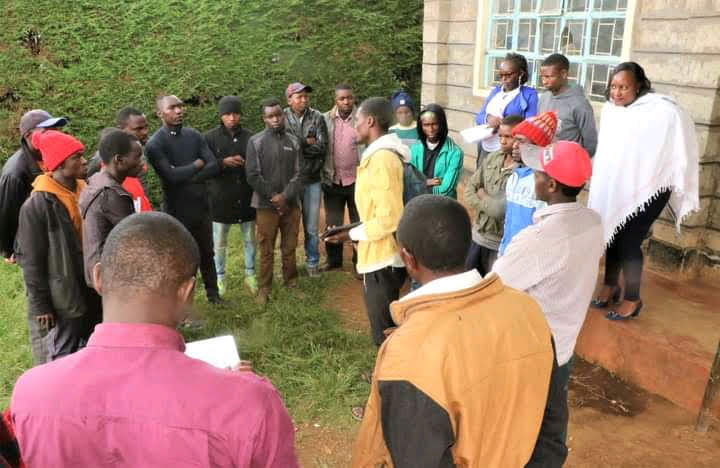 CaptainMuriiith's tweet photo. Day 5: this is five days in a row and it feels like an exciting journey to venture. Today we teach others the importance of environmental conservation.
#14daysofenvironmentalactivism
#letsspeakafrica
@LetsSpeakAfrica
@GREYEA_KE
@k_iuesa
@ChildFundKenya https://t.co/nBzcUWNkYg