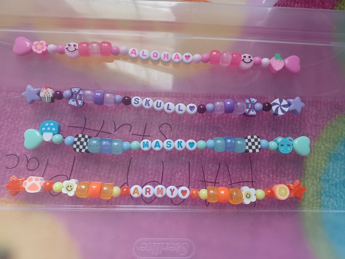 Cutestpoptart's tweet photo. #corokia #コロイカ
S4 Bracelets :3🧡🩷🩵💜
I also put on glow in the dark beads. https://t.co/WS8ntv84hy