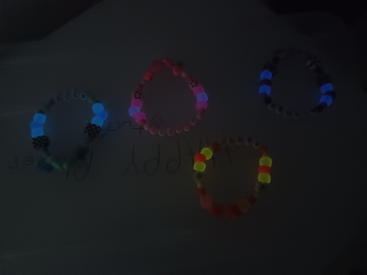 Cutestpoptart's tweet photo. #corokia #コロイカ
S4 Bracelets :3🧡🩷🩵💜
I also put on glow in the dark beads. https://t.co/WS8ntv84hy