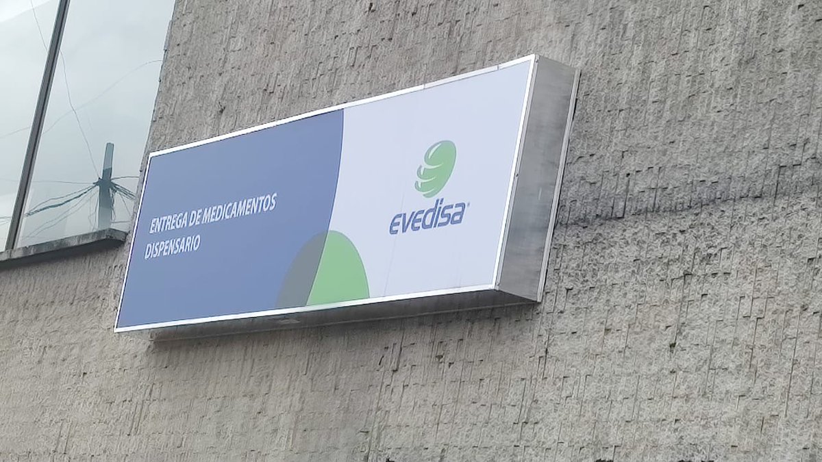 MichaelSegCD's tweet photo. Esta denuncia nos está llegando en estos momentos retornamos a las filas por medicamentos en #Colombia en la av autopista Norte 166 -94 en el sector de Toberín, la empresa nos manifiestan que es #Evedisa donde manifiestan qué es de #epscompensar @AForeroM @MinSaludCol @SectorSalud