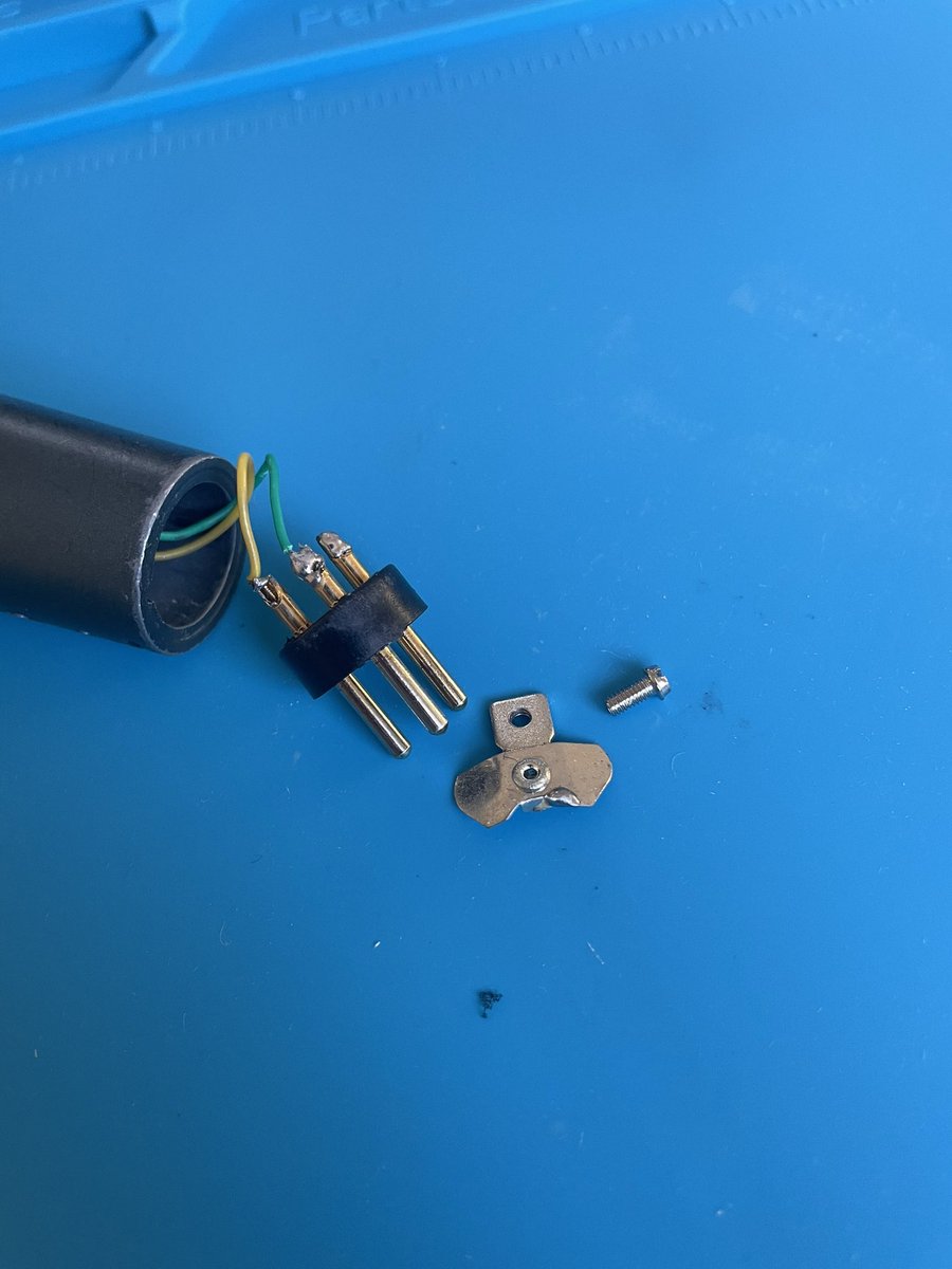 nik نیک tweet media