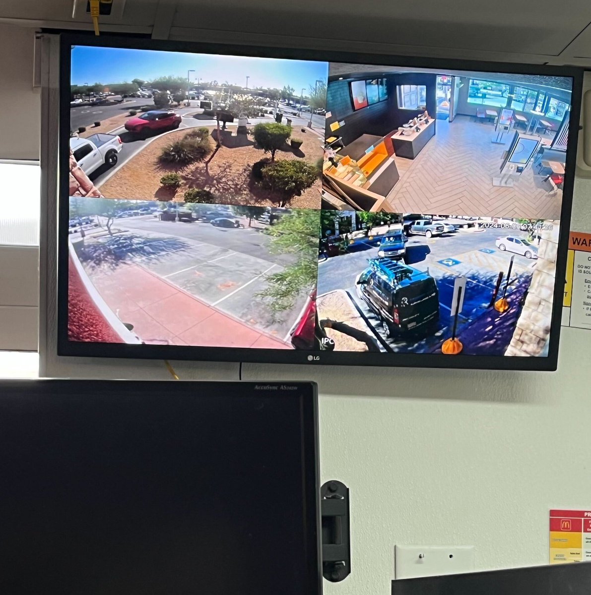 RemoteAlly's tweet image. 🍔 Exciting news for McDonald's and other restaurants using curbside pick up! The Remote Ally IP_PVM is revolutionizing store operations by increasing visibility and security in critical areas. 🚗  Ask us about it today! #McDonalds #Operations #MobileOrders #RemoteAlly