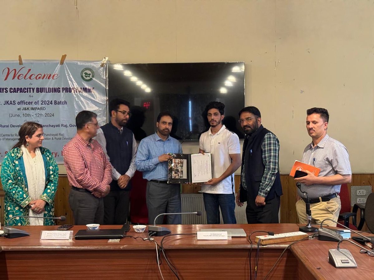 jkrddpr's tweet photo. Secretary in the department Tariq Ahmad Zargar delivered the valedictory address at the 3-day #JKAS 2024 Program at IMPARD today. Congratulations to all participants! #JKAS2024 #IMPARD #PublicService #RDPR #@Divcomjammu
@DivComKash
@dckupwara
@DCBaramulla https://t.co/0I9xzwXd7N
