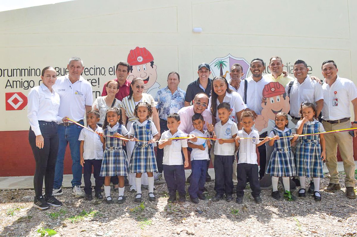 alcaldiabosco's tweet photo. Agradecemos a @DrummondLtdCo por su invaluable apoyo en la construcción del Jardín 18 de Febrero en la Institución Educativa Carlos Restrepo Araujo. Su compromiso al 100% con el desarrollo educativo de Bosconia. Desde la administración municipal seguiremos trabajando de la mano🫱🏼‍🫲🏾 https://t.co/RoyEAmGKOj