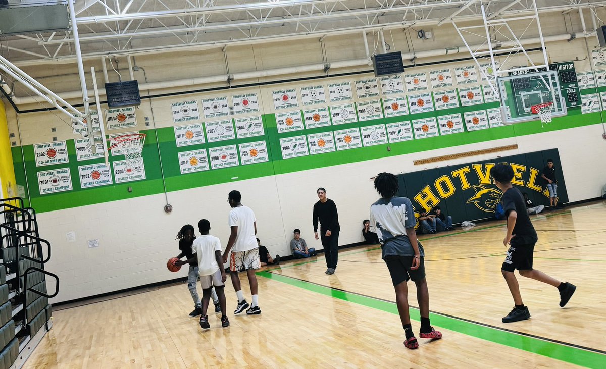 NdMccray's tweet photo. “Wellness Wednesday” Tips for staying healthy & active this summer—Students: play basketball. Students: learn a line a dance. Students: play soccer. Me: jam out on my roller skates!🛼 #Summerfun
#Summerplans #MyAldine
#BeMoreDoMore
@ShotwellMS_AISD
@IB_MrsNelms
@AldineISD https://t.co/C2SgbQMZVB