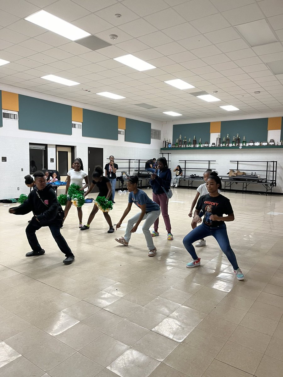 NdMccray's tweet photo. “Wellness Wednesday” Tips for staying healthy & active this summer—Students: play basketball. Students: learn a line a dance. Students: play soccer. Me: jam out on my roller skates!🛼 #Summerfun
#Summerplans #MyAldine
#BeMoreDoMore
@ShotwellMS_AISD
@IB_MrsNelms
@AldineISD https://t.co/C2SgbQMZVB