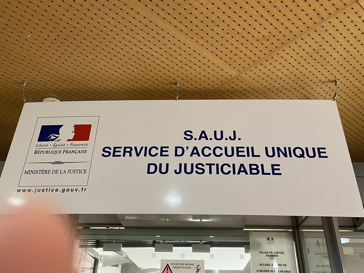 ProcureureNIMES's tweet image. #Civisme et #respect 
💁‍♀️Juridiction : lieu où des professionnels du droit accueillent le public et l’auxiliaire de justice au mieux 🤗➡️respect leur est dû. 
👮🏻 Lieu où des procédures sécurisent entrées et sorties pour protection de tous  ➡️ respect des règles de contrôle 🙏🏾