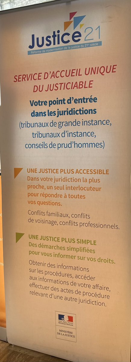 ProcureureNIMES's tweet image. #Civisme et #respect 
💁‍♀️Juridiction : lieu où des professionnels du droit accueillent le public et l’auxiliaire de justice au mieux 🤗➡️respect leur est dû. 
👮🏻 Lieu où des procédures sécurisent entrées et sorties pour protection de tous  ➡️ respect des règles de contrôle 🙏🏾