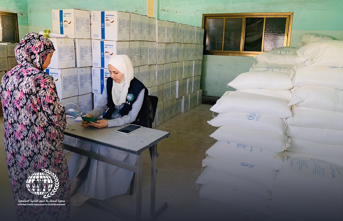 📌قامت جمعية اصدقاء بلا حدود بالشراكة مع الإغاثة الإسلامية وتمويل  برنامج الغذاء العالمي بتوزيع الطرود الغذائية و الطحين للأسر النازحة في مراكز الإيواء في المنطقة الوسطى. و يأتي ذلك ضمن سلسلة مشاريع أصدقاء بلا حدود التي تسعى لمد يد العون لكافة شرائح المجتمع.