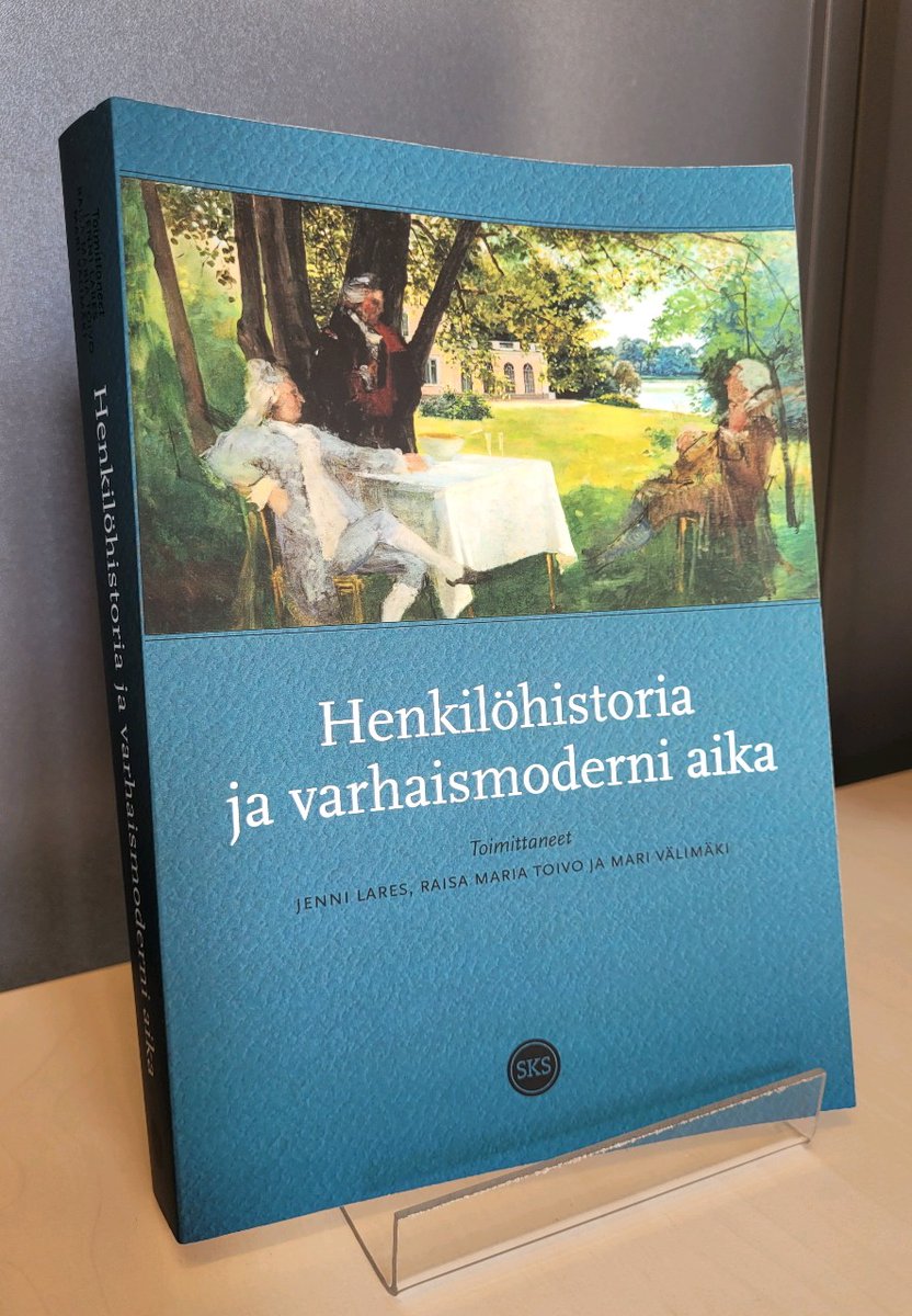 Oi, siinä se meidän kirja nyt on ihan oikeasti! Minä olen mukana ja moni muu varhaismodernilla ajalla elänyt henkilö. Tutustukaa meihin pintaa syvemmältä!! 🩷🤗