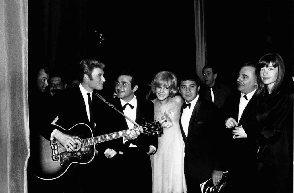 jeanphilVervie2's tweet photo. Johnny Hallyday, Richard Anthony, Sylvie Vartan, Bruno Coquatrix et Françoise Hardy à l'Olympia en 1964. https://t.co/D2ARz4gyZp