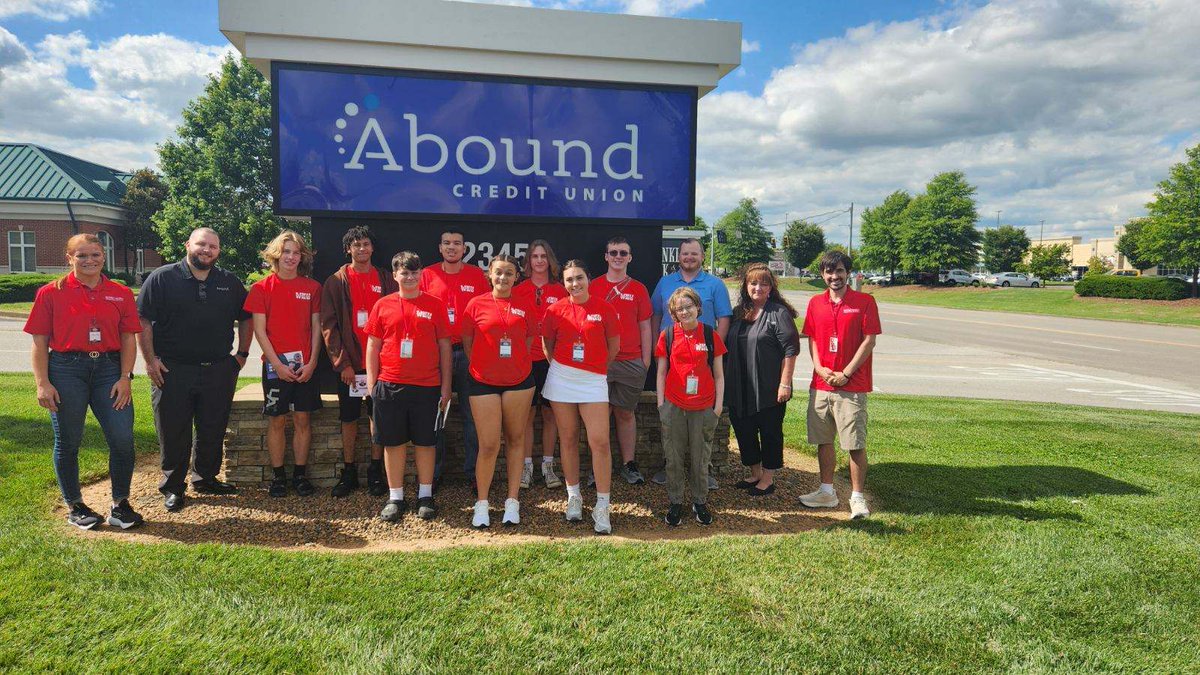 WKUGordonFord's tweet photo. 🚀Our campers visited local financial firms for insights on their finance case study. Huge thanks to the firms for their time and expertise! 📊💼 #FinanceCamp #FutureLeaders #HandsOnLearning #FinancialEducation https://t.co/fXLhA4Y1W7