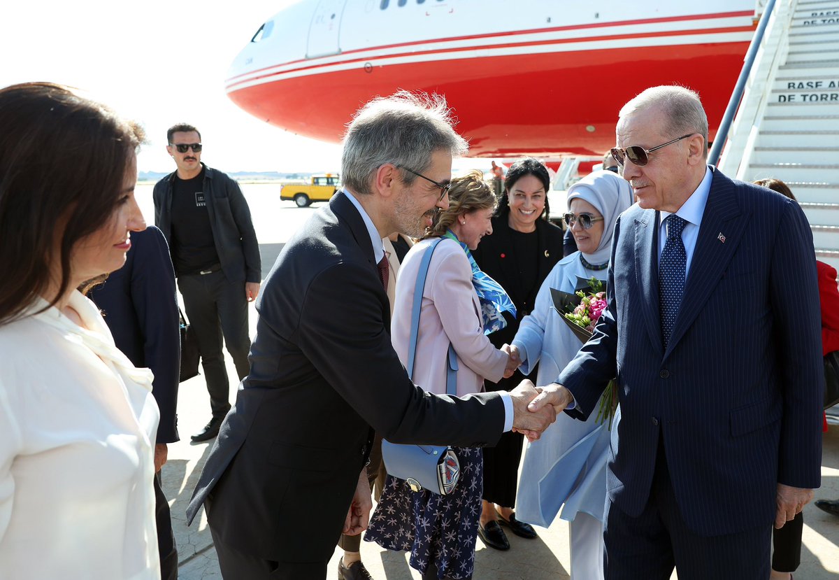 tcbestepe's tweet photo. Cumhurbaşkanımız @RTErdogan, Türkiye-İspanya 8. Hükûmetler Arası Zirvesi’ne katılmak üzere gittiği İspanya’nın başkenti Madrid’e ulaştı. https://t.co/XSiEud3Miz
