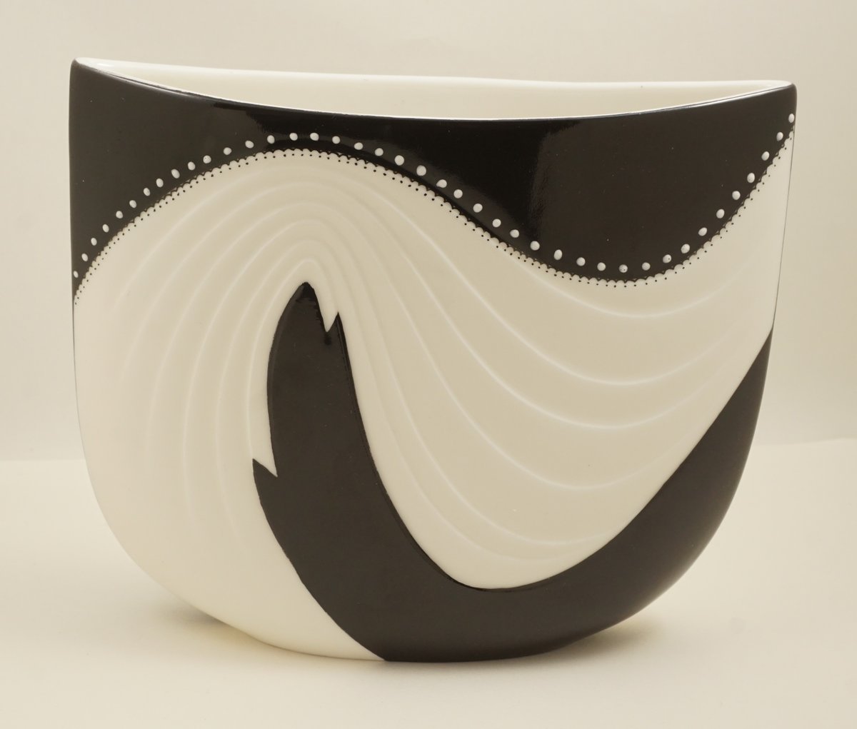 bcbiggar's tweet photo. For this year's Made Local event, I am high-lighting some of my unusual pieces. This  art deco vase was selected by DCCI for inclusion in their display at Gifted 2023. I used a simple black and white colour scheme to  enhance its unique shape and style.#madelocal #madetolast https://t.co/IPPXN6f8GO