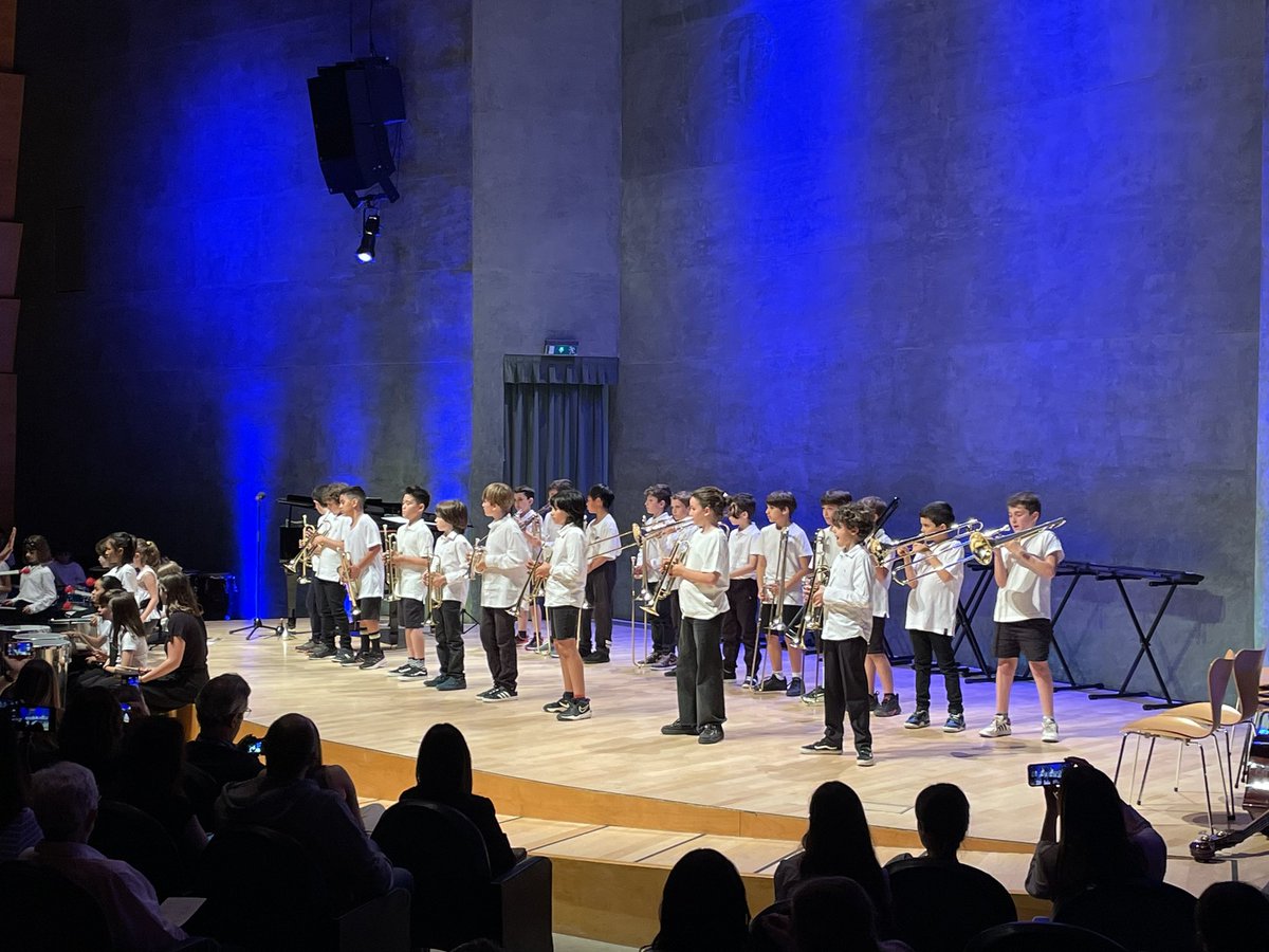 Comença el concert de final de curs, amb el vent metall. Gràcies artistes!!!!!