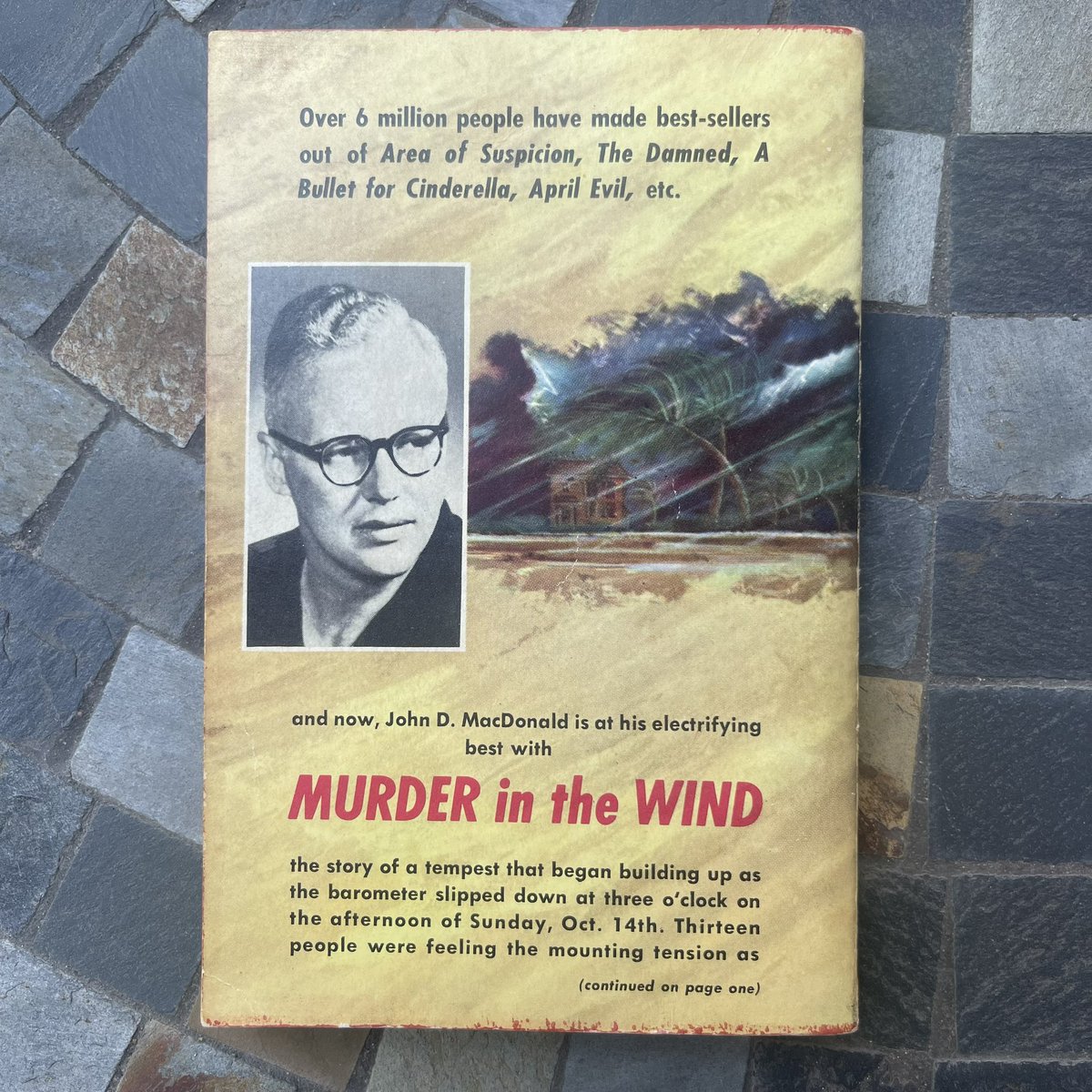 ThePulpReader's tweet photo. but somehow the context of a hurricane makes it work. Very enjoyable!
.
Cover: John Gross
.
#books #book #johndmacdonald #pulp #pulps #pulpfiction #pulppaperbacks #pulpcovers #pulpcollector
(2/2) https://t.co/VrctVV1F5v