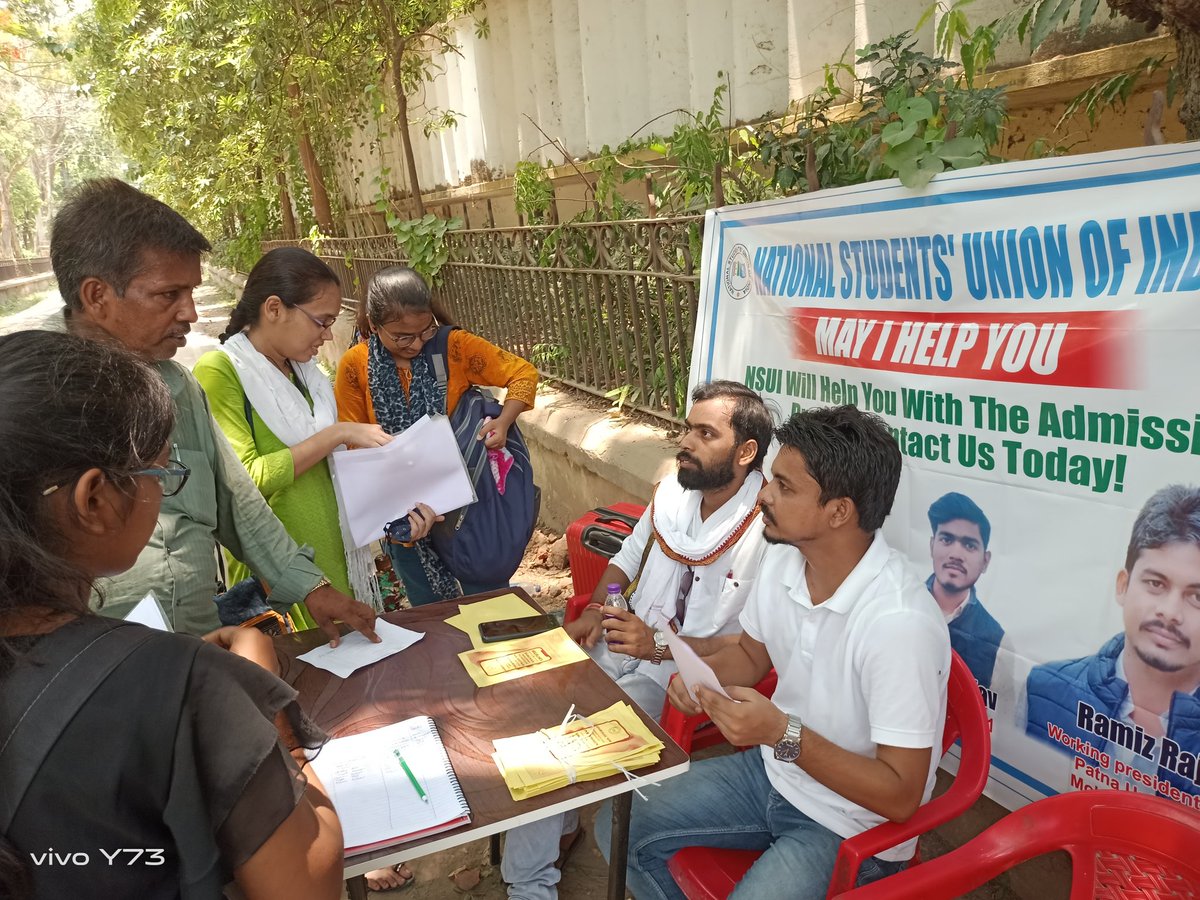 RamizRajaNsuiPu's tweet image. पटना विश्वविद्यालय में नए सत्र (2024_28) के लिए स्नातक में नामांकन की प्रक्रिया शुरू हो गई है!
आज तीसरे दिन पटना सायंस कॉलेज में #NSUI द्वारा #Help_Desk के माध्यम से नामांकन हेतु आए छात्र-छात्राओं की मदद की गई।
@kanhaiyakumar @varunchoudhary2 @chunnu_inc @satyamkushinc