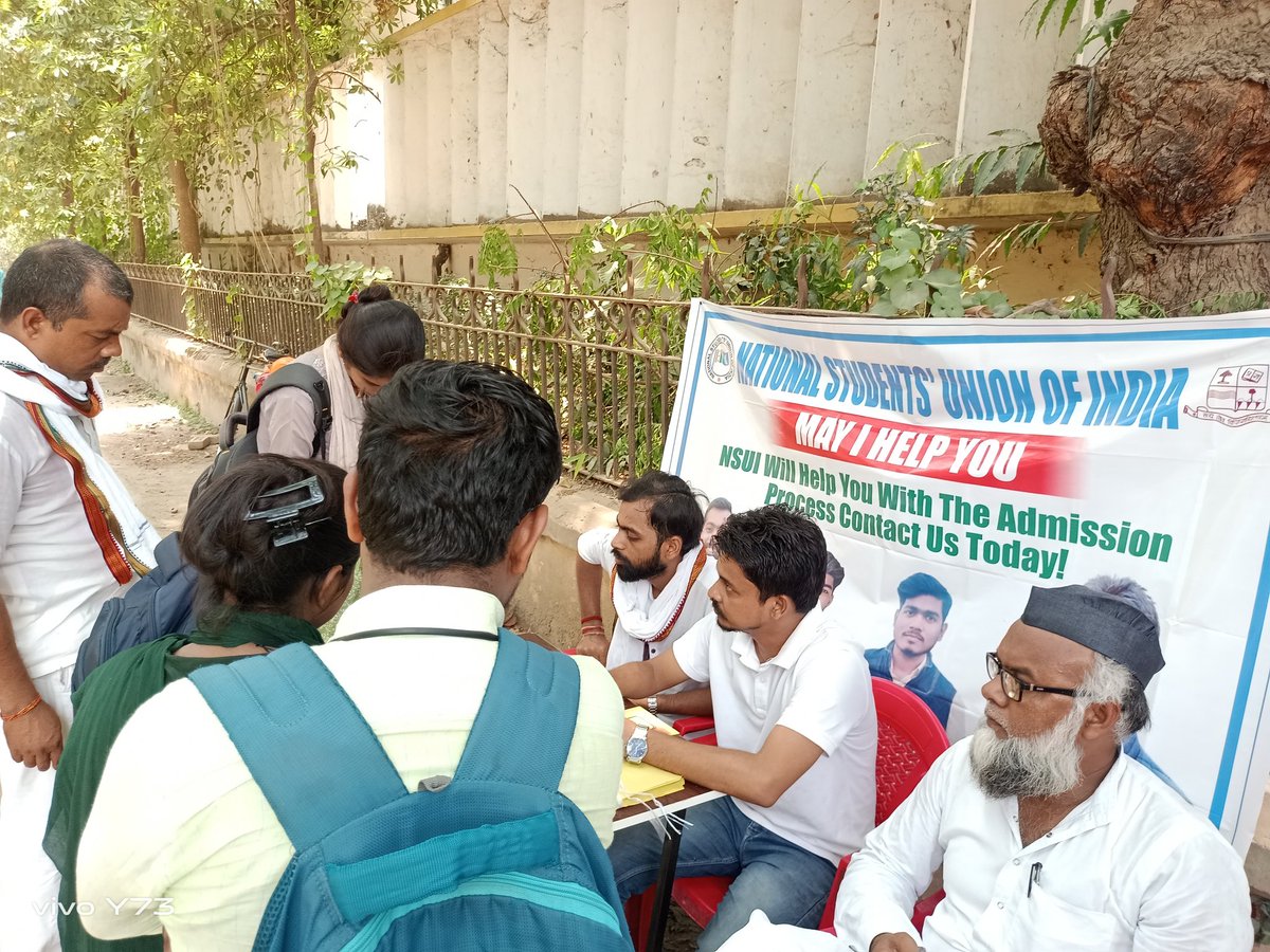 RamizRajaNsuiPu's tweet image. पटना विश्वविद्यालय में नए सत्र (2024_28) के लिए स्नातक में नामांकन की प्रक्रिया शुरू हो गई है!
आज तीसरे दिन पटना सायंस कॉलेज में #NSUI द्वारा #Help_Desk के माध्यम से नामांकन हेतु आए छात्र-छात्राओं की मदद की गई।
@kanhaiyakumar @varunchoudhary2 @chunnu_inc @satyamkushinc