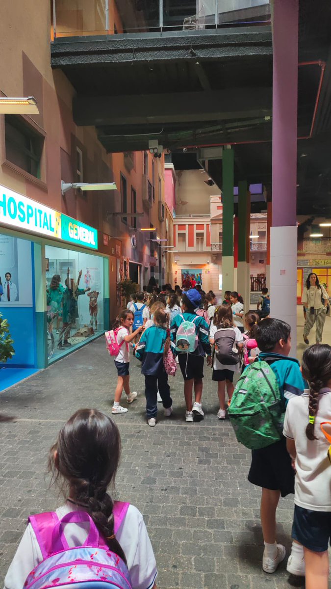 CCsanpascual's tweet photo. ¡Los peques de 1° y 2° han realizado una emocionante visita a #Micropolix! Han explorado diferentes profesiones, aprendido sobre responsabilidad y disfrutado de actividades interactivas. ¡Una experiencia educativa inolvidable que inspira a los futuros ciudadanos! #AprenderJugand https://t.co/MmSk75EcWt