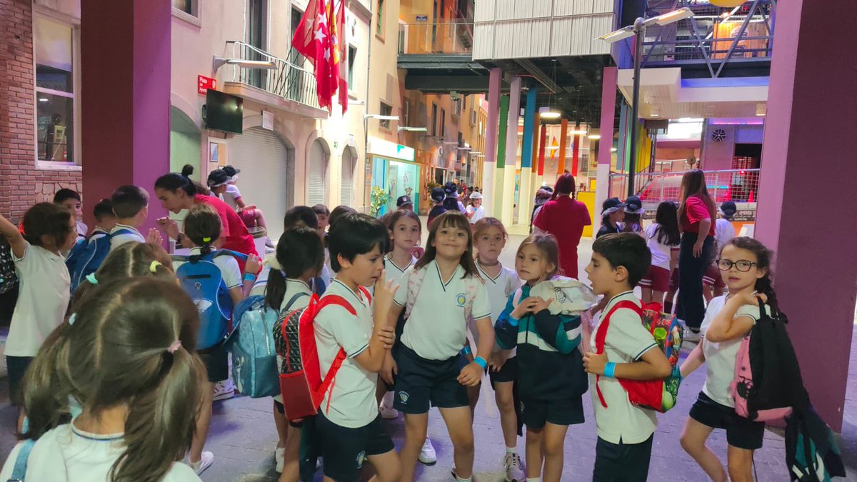 CCsanpascual's tweet photo. ¡Los peques de 1° y 2° han realizado una emocionante visita a #Micropolix! Han explorado diferentes profesiones, aprendido sobre responsabilidad y disfrutado de actividades interactivas. ¡Una experiencia educativa inolvidable que inspira a los futuros ciudadanos! #AprenderJugand https://t.co/MmSk75EcWt