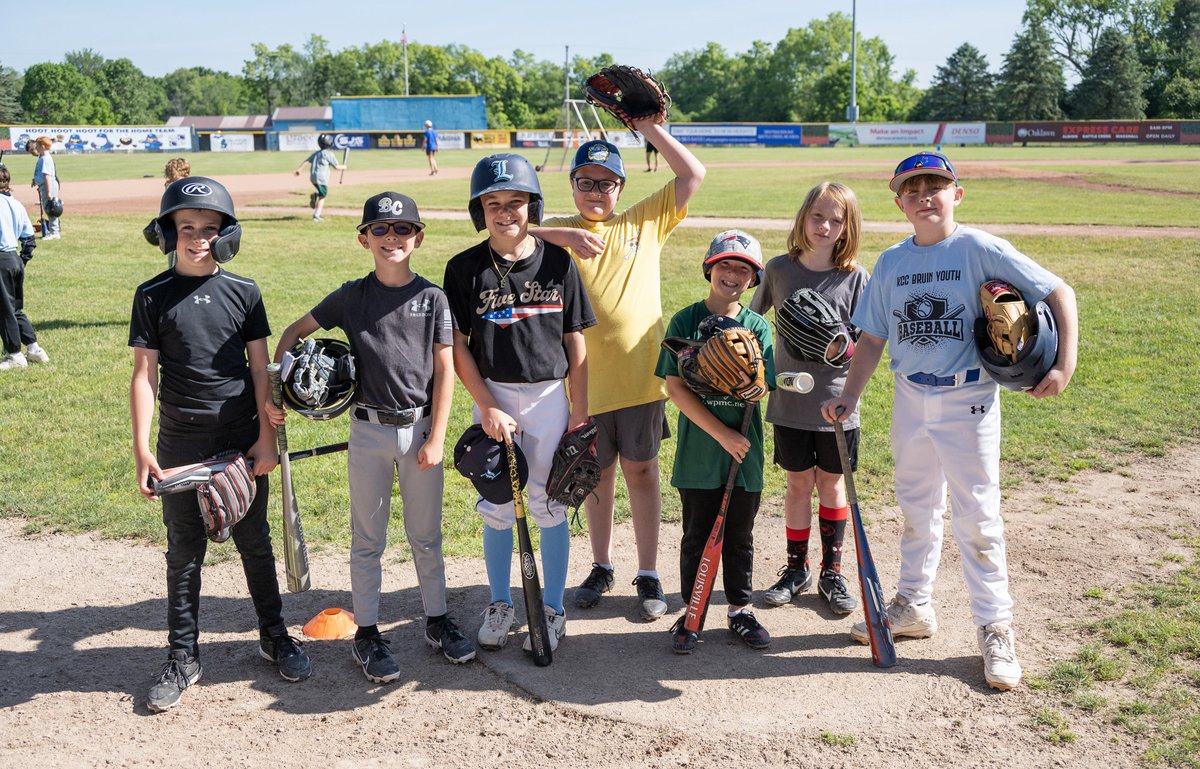 Kellogg_CC's tweet image. Here are some more photos from the #KCCBaseball team's Youth Baseball Camp held at C.O. Brown Stadium in Battle Creek this week! See more in our gallery at facebook.com/media/set/?van…. Go Bruins! @BaseballKellogg @KelloggBruins