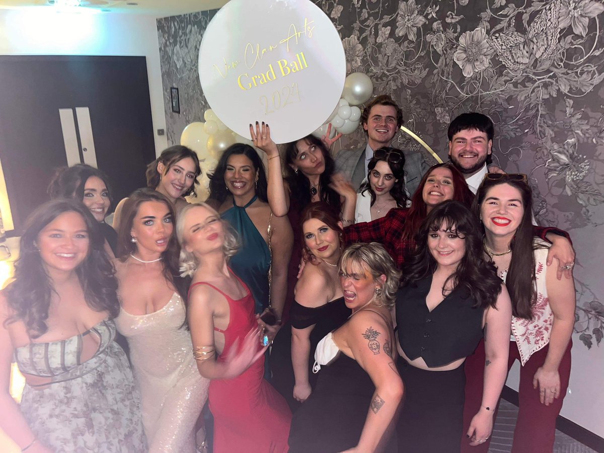 JasmineCookACT's tweet image. so grateful to be graduating with this lovely bunch🎓🥰