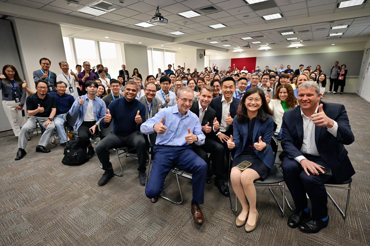 Pat Gelsinger tweet media