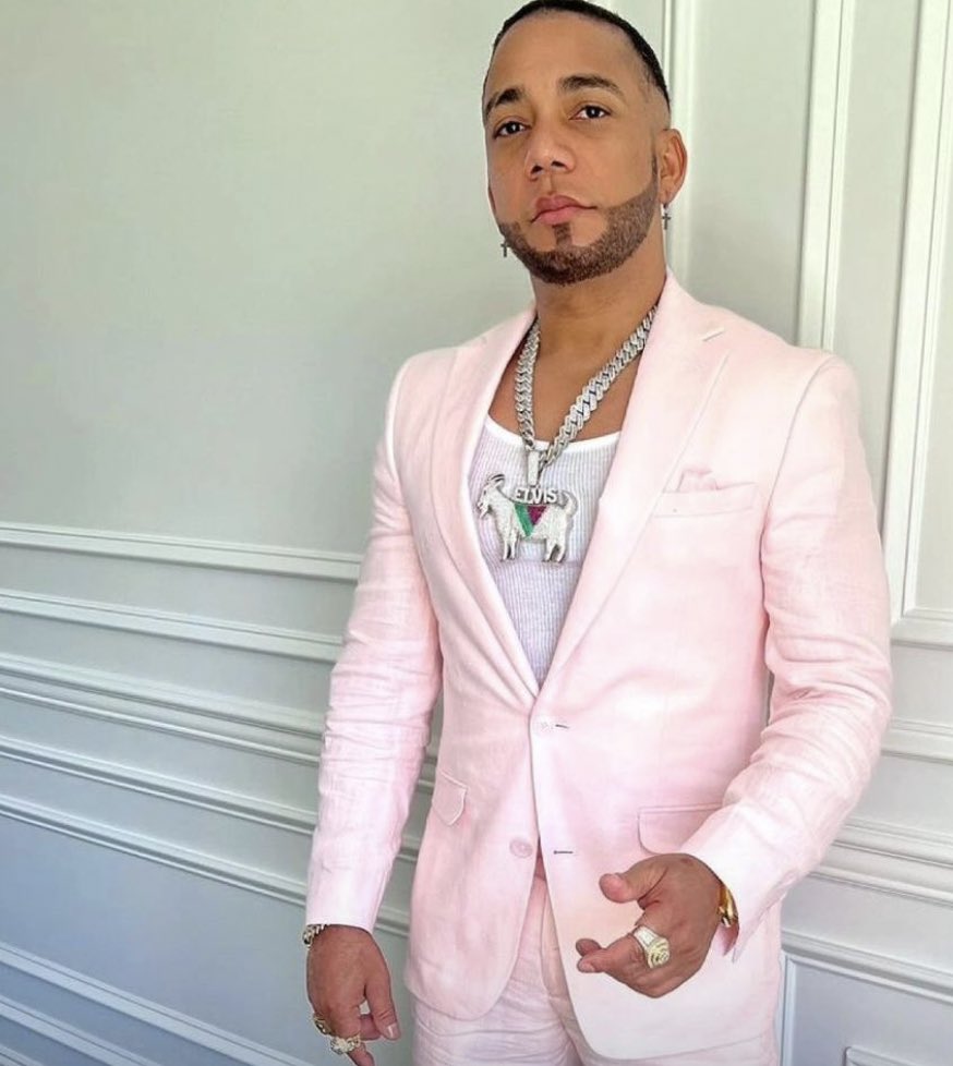 iFokYiu's tweet photo. Y Klk dice Elvis Martínez ? 😂😂😂 https://t.co/j8vMFihm4P