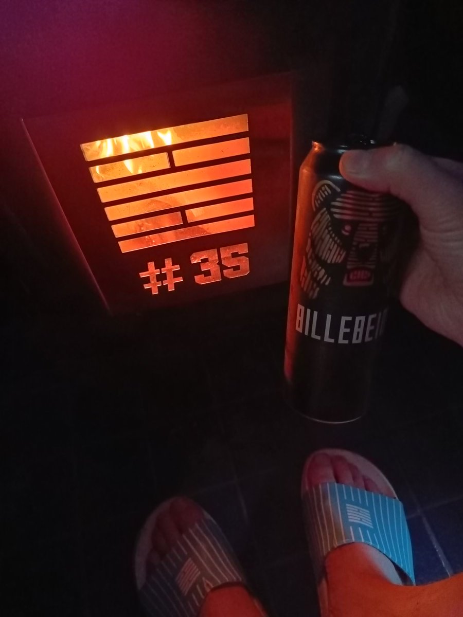 JFkokki's tweet photo. Päivä kun kääntyy iltaan on syytä rentoutua.. Huomenna ehkä sataa tai sitten ei.. Jos sataa niin sitten voi kastua😂 https://t.co/RxvmjHhAUC