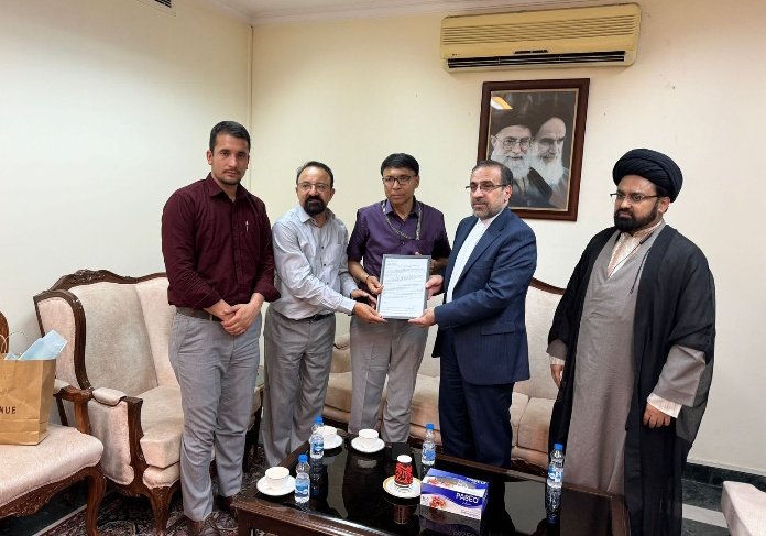 LadakhMirror's tweet photo. Hon'able Member of Parliament @Haneefa_Jan along with CEC kargil @drajaffer met with the Iranian Ambassador,H.E. Dr. Iraj Elahi,to extend condolences on behalf of Kargil's people on the tragic death of President Syed Ibrahim Raiesi &amp; others in the helicopter crash.
@Iran_in_India https://t.co/7X2xXJswCf