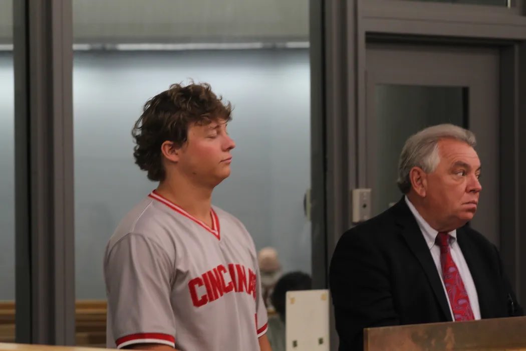 EvilJoeyVotto's tweet photo. Went to court wearing the same jersey 😂 https://t.co/BiK2pL4eeT