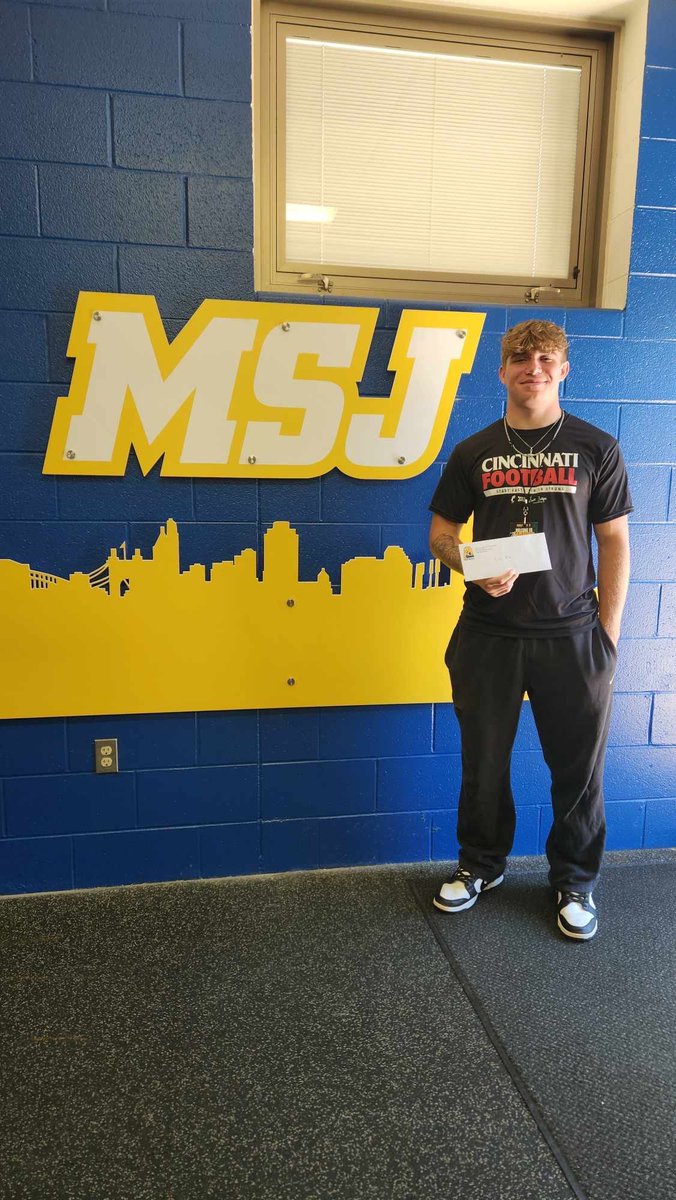 colekoopss's tweet photo. After a visit and conversations with @CoachHug9 and @CoachLittle7 I am BLESSED to receive an OFFICIAL OFFER from @MSJ_FB ! https://t.co/3H3xTKXjkD
