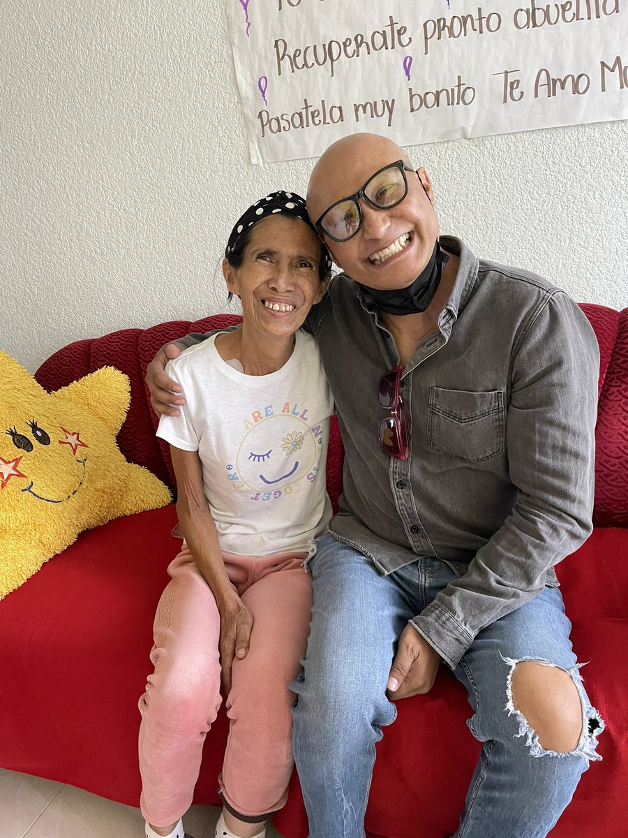 FunNunDejdVol's tweet photo. Gracias a Dios que nos da la fuerza y la alegría para seguir llevado este mensaje de Esperanza.

Tuvimos la gran bendición de conocer, platicar y hacer oración por una gran Guerrera Veronica, que lucha contra el Cáncer, que no dejo de sonreír y agradecer por la visita. 
#cancer https://t.co/uvM4IjCGRg