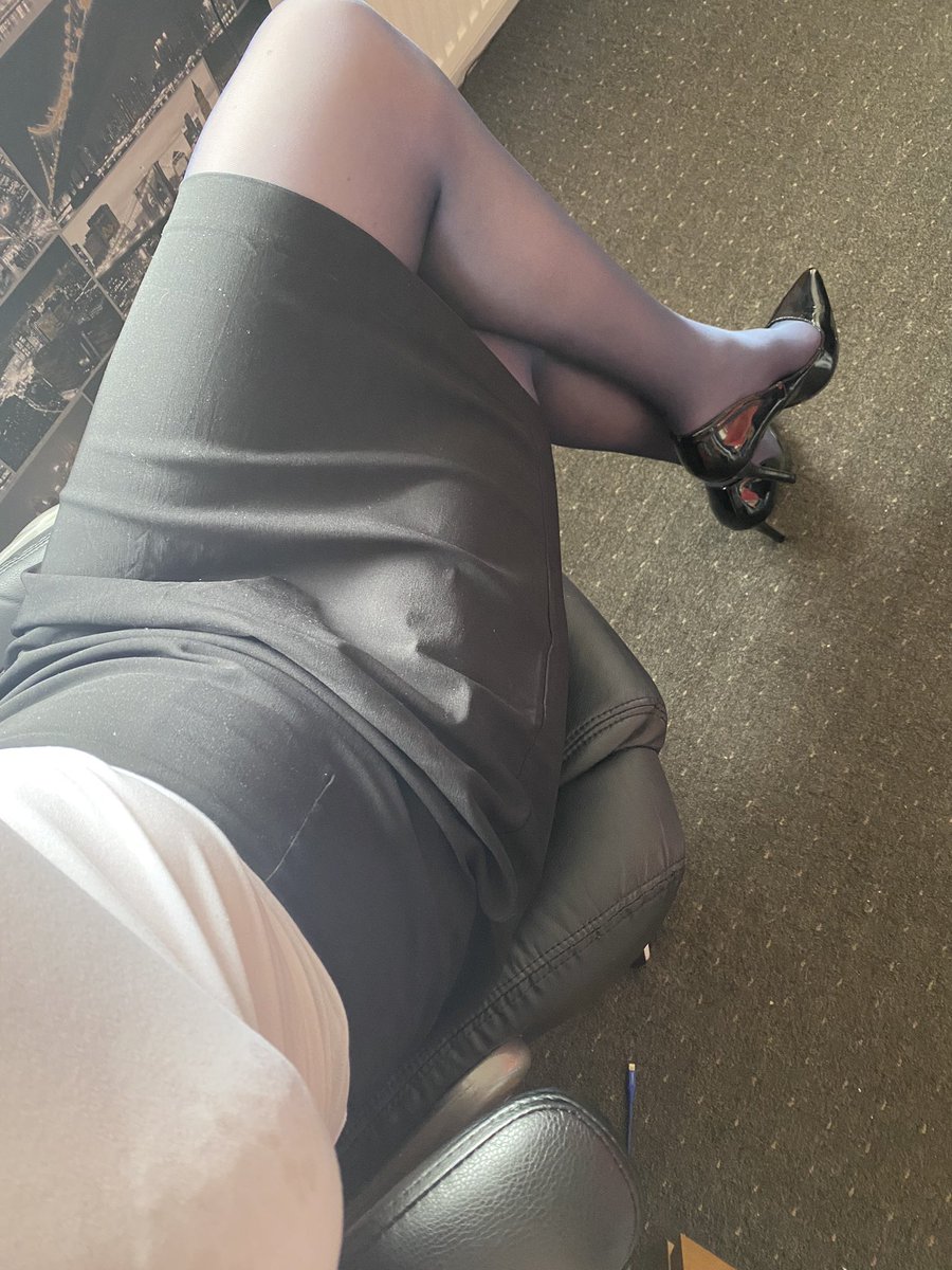 Sarah85Jane's tweet photo. Wolford neon 40 tights moon indigo https://t.co/p08t1DwGHO