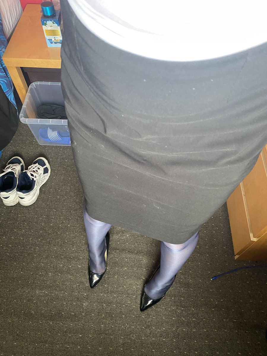 Sarah85Jane's tweet photo. Wolford neon 40 tights moon indigo https://t.co/p08t1DwGHO