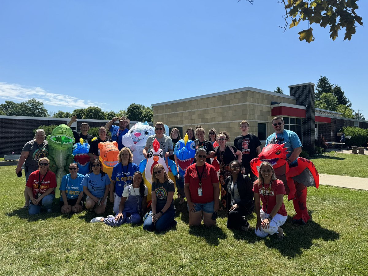 CoachSmith23's tweet photo. Year 2 as Dieck Principal in the books! We are growing great leaders and great culture here at Dieck. #Dieck2gther #FAMILY where all students #LearnAndGrow! https://t.co/WQOUvpXcex