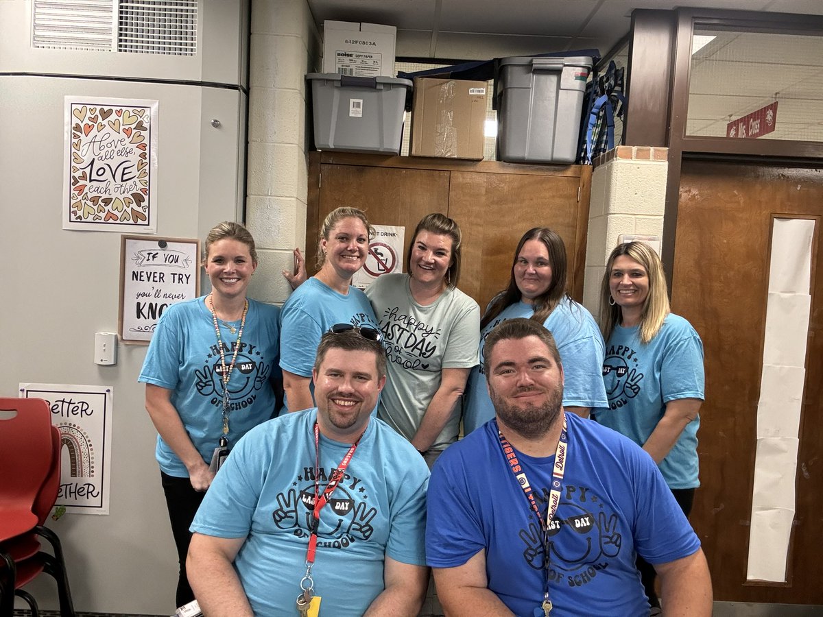CoachSmith23's tweet photo. Year 2 as Dieck Principal in the books! We are growing great leaders and great culture here at Dieck. #Dieck2gther #FAMILY where all students #LearnAndGrow! https://t.co/WQOUvpXcex
