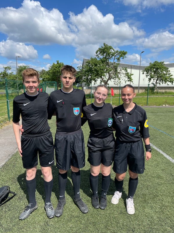👉Tournoi de foot à 11 à 4 équipes. Les rencontres sont arbitrées par les arbitres des PEFA, dans un excellent état d’esprit, et donnent lieu à des scores serrés. 👏🙂
<a href="/LensLycee/">Lycée Condorcet Lens</a> <a href="/AcLille/">Académie de Lille</a>  @pefa_lens_lievin_grenay @ssfalens  <a href="/LFHF_/">LFHF</a> ⚽️