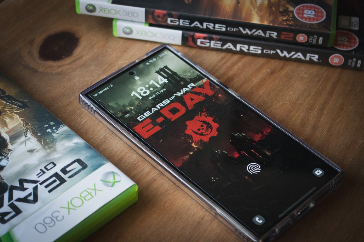 New wallpaper, of course. #GearsofWar