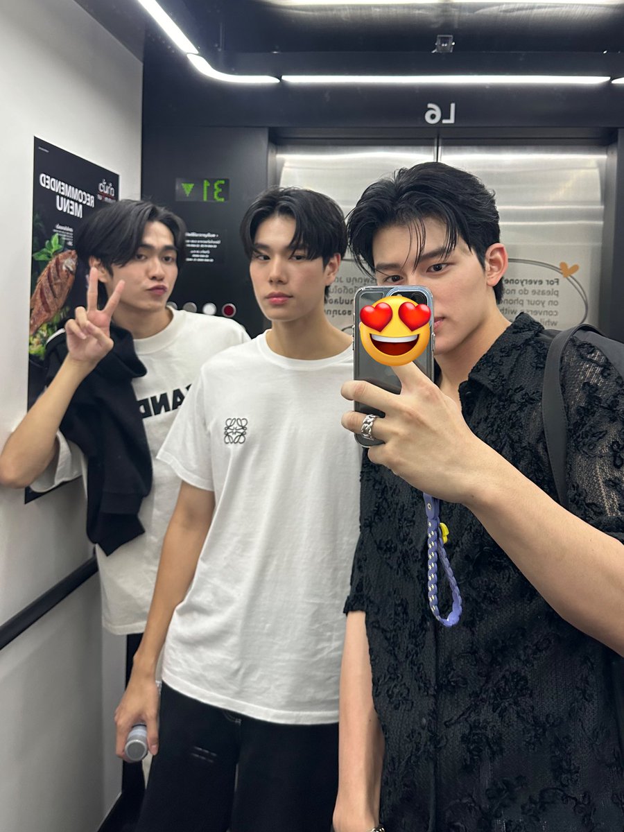 WeAreSeriesTH's tweet photo. และนี่คือสมาชิกผู้อยู่รอด มารอดู #WeAreSeriesEP11 พร้อมกันนะจ๊ะ https://t.co/mrKnrJwzWJ