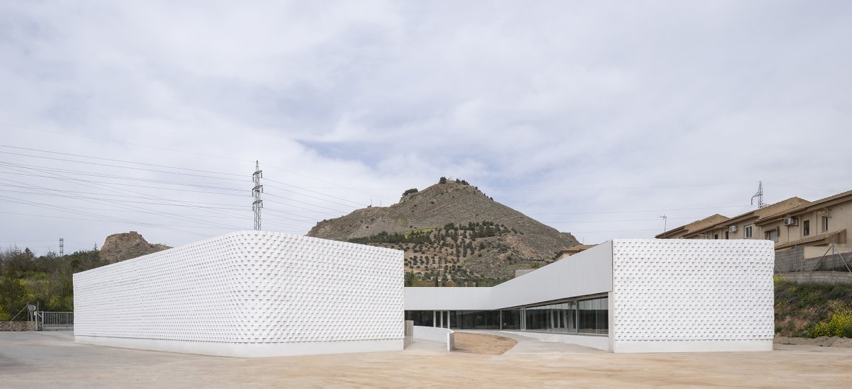 ¿Queréis ver cómo han quedado los nuevos edificios de usos múltiples de La Zubia o Atarfe?  📸👇
#GranadaMetrópoli #SomosComprometidos

Fotos de Arsenio Zurita y @juananbarros1 
➡<a href="/dipgra/">Diputación de Granada</a> + #UniónEuropea <a href="/RegioES_PT/">EU Regio Portugal & España</a>

ℹ️ bit.ly/mejora-espacio…
<a href="/Ayto_LaZubia/">Ayto. La Zubia</a>  <a href="/AytoAtarfe/">Ayuntamiento Atarfe</a>