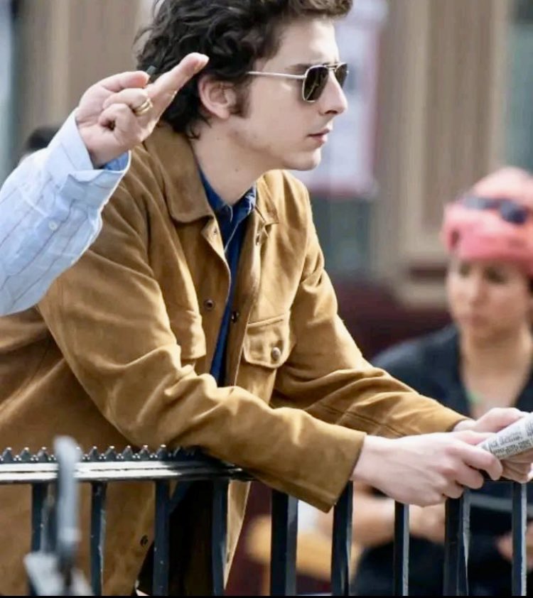 veronicacentan1's tweet photo. Buen día! #Timmy nation! 
ON SET‼️ HERMOSO 🤩 
#TimothéeChalamet 
#BobDylan 
#ACU
#Timmo https://t.co/6CcAeH0FpS