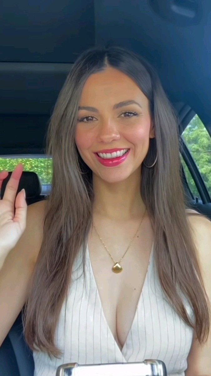 hourlyjustice's tweet image. Victoria Justice.