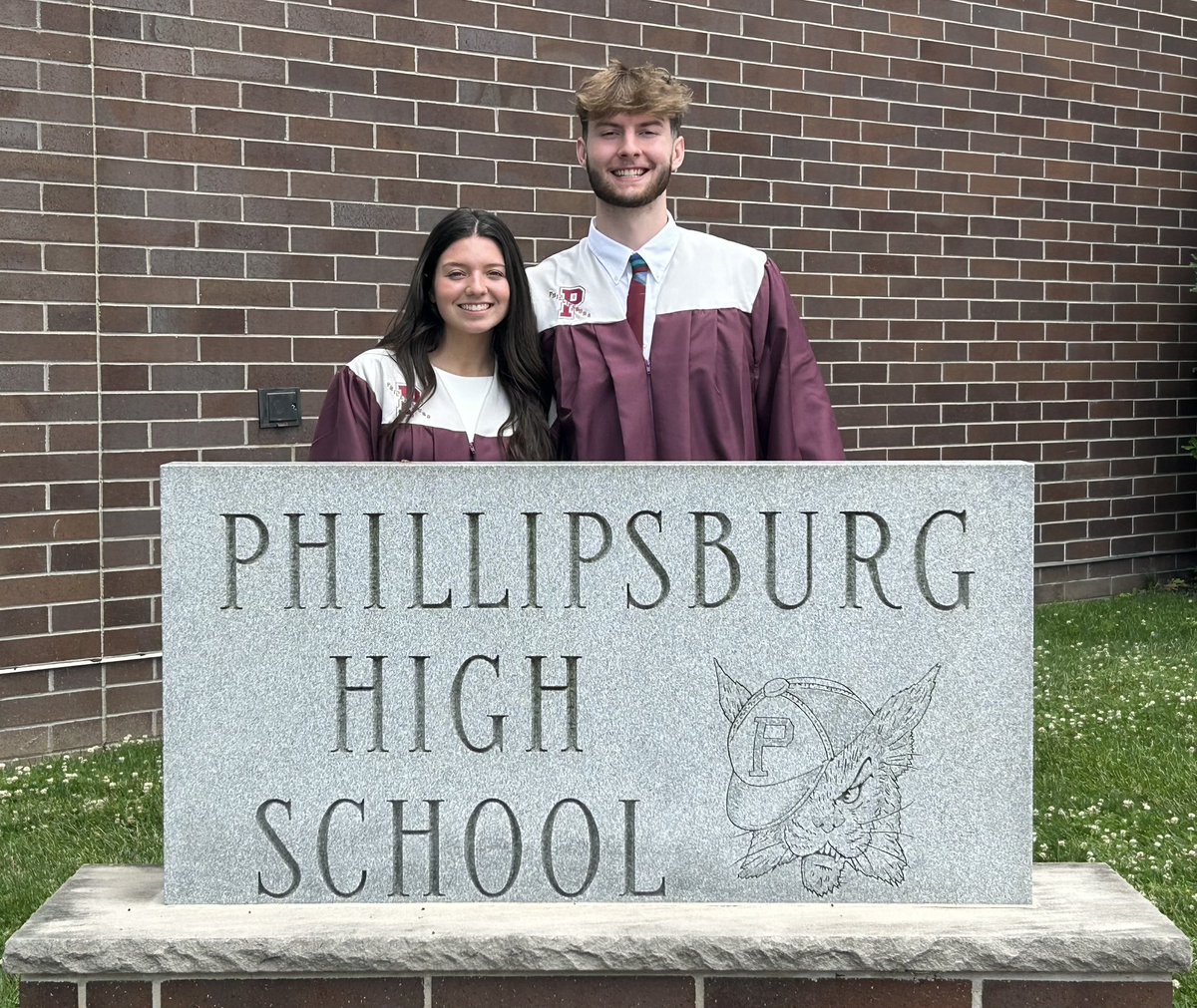 PburgHoops's tweet photo. Two 1K scorers just graduated! Congrats to you both! Can’t wait to see you dominate the next level.
@LadyLinerBball 
@AnrewMartin000
@AmandaRapel https://t.co/5t5lL4rbFw