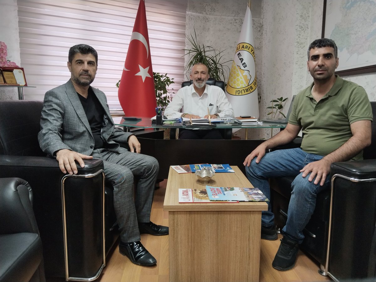 ELÇEMDER 
Elazığ Arı Yetiştiriciliği Birliği Başkanı Kıymetli dost Fırat CANBAY ı ziyaret ettik.Hoş sohbetleri ve ilgileri için teşekkür ediyorum