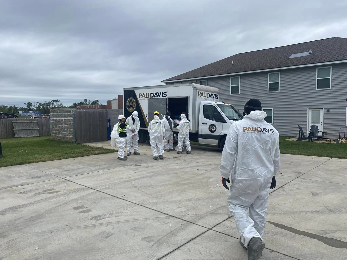 PaulDavisSC's tweet photo. We are saving 100-year-old historic Heart Loblolly Pine that was affected by water damage from a tornado that ripped off the roof. We were able to stabilize the building and the heart pine floors! We are #DifferenceMakers! #PropertyRestorationExperts #PaulDavisRestoration #PDCAT https://t.co/SS6RYYPkjG