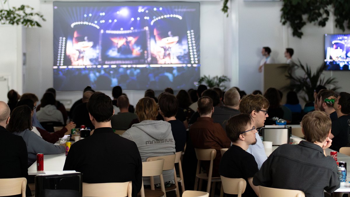 UbiMassive's tweet image. #UbiForward happened two days ago, and we showed off more gameplay for @StarWarsOutlaws and new content for @AvatarFrontiers and @TheDivisionGame. Obviously, an occasion like that called for popcorn, cupcakes, pizza, and drinks! 🍕🍾

#AMassiveLife
#LifeatUbisoft